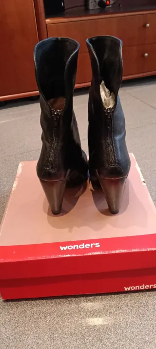 Botines de Piel Wonders Negros