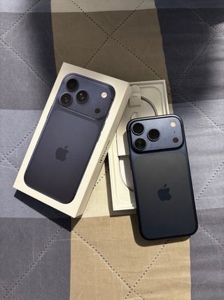 Movil iPhone 17 Pro azul marino 256GB como nuevo
