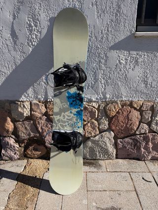 Tabla y fijaciones de snowboard ROSSIGNOL