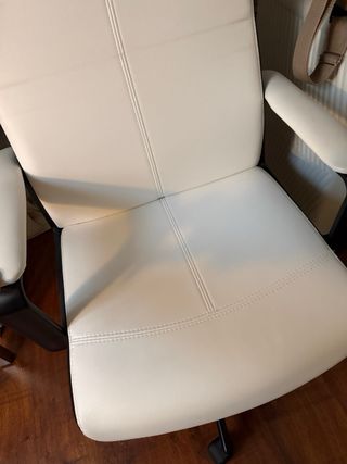 Silla de oficina ergonómica blanca