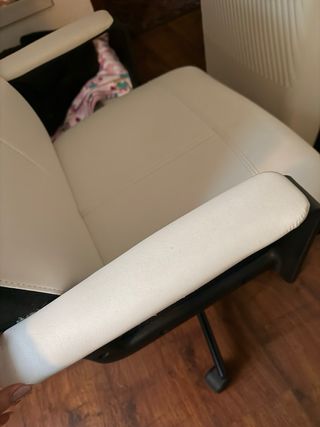 Silla de oficina ergonómica blanca