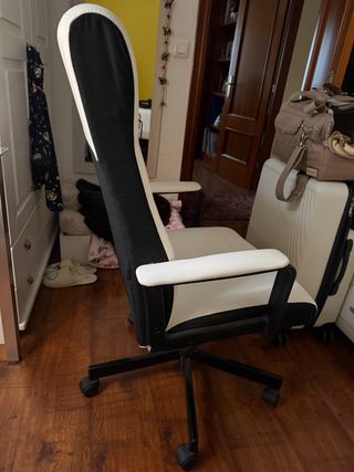 Silla de oficina ergonómica blanca