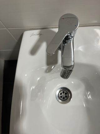 Taza WC + Bidé Porcelana Blanca, incluye el grifo