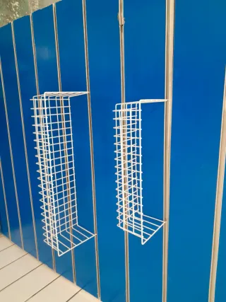 Estanterías de pared metálicas