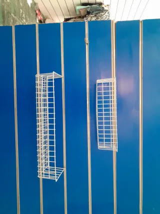 Estanterías de pared metálicas