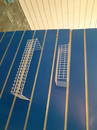 Estanterías de pared metálicas