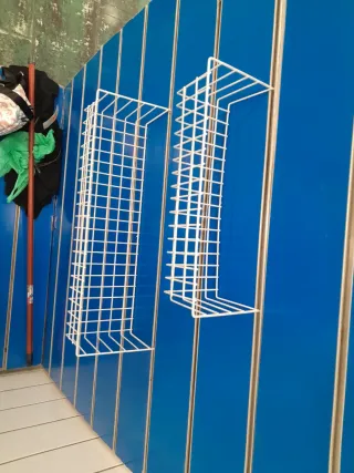 Estanterías de pared metálicas