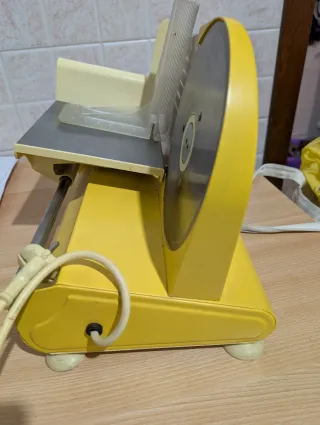 Affettatrice gialla