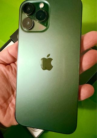 iPhone 13 Pro Max 128GB Verde Alpino con auricolari Apple