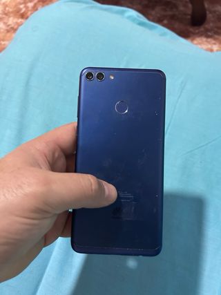 Móvil Huawei con cargador