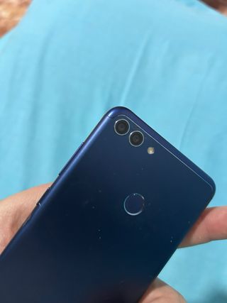 Móvil Huawei con cargador