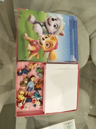 Libro juego Paw Patrol,10 figuras,patrulla canina.
