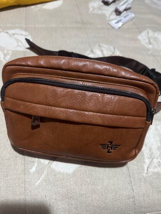 Riñonera de piel marrón nueva