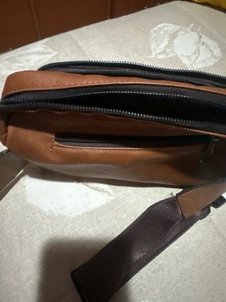 Riñonera de piel marrón nueva