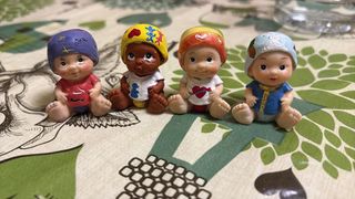 Lote 4 figuras bebés pelones 12€ LA UNIDAD