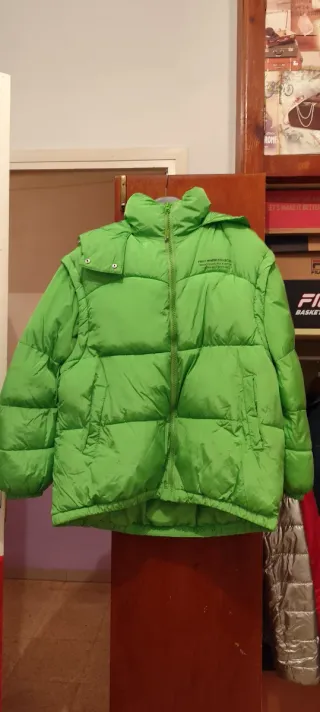 Cazadora verde con capucha