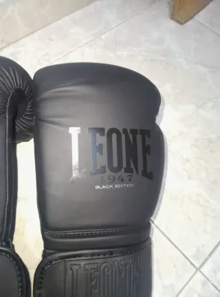 Guantes Boxeo Leone Full Black + Vendas