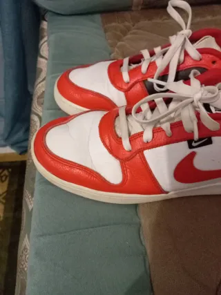 Zapatillas Nike Blancas y Rojas