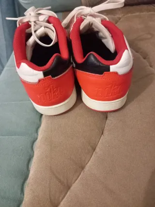 Zapatillas Nike Blancas y Rojas