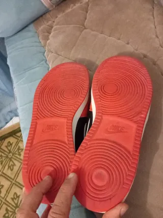 Zapatillas Nike Blancas y Rojas