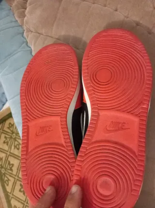 Zapatillas Nike Blancas y Rojas