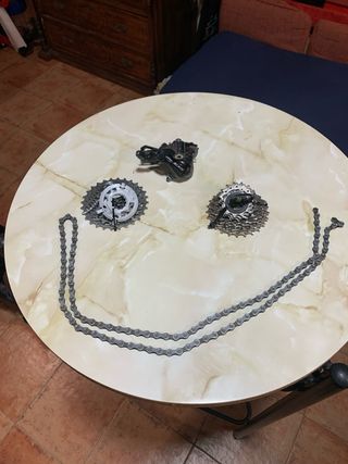 Cassette Shimano 10v, cadena y desviador 105