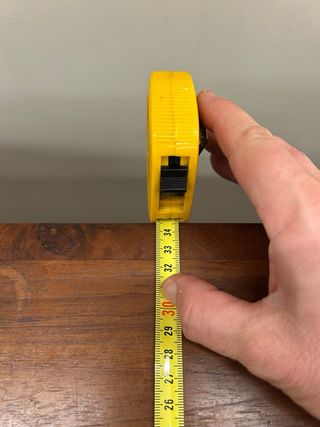 Mueble recibidor de madera maciza.