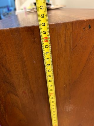 Mueble recibidor de madera maciza.