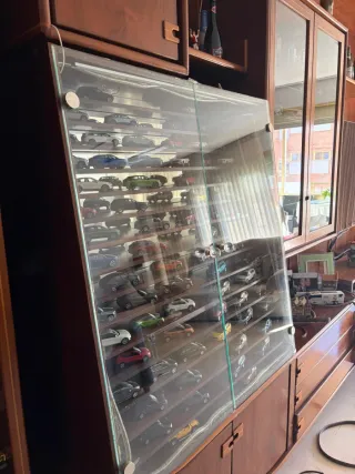 Estantería expositora para maquetas de coches