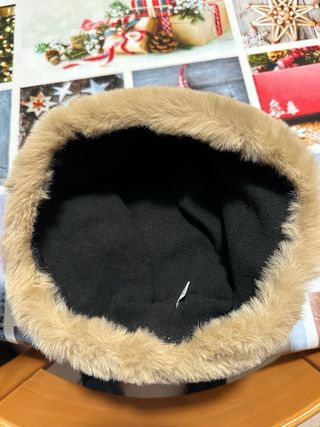 Cappello in pelliccia sintetica con interno pile