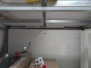 Puerta de garaje con motor