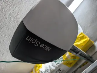 Puerta de garaje con motor