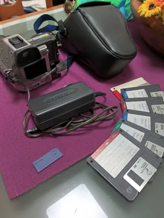 Cámara Sony Dual Media modelo MVC fd97Plata/Negra