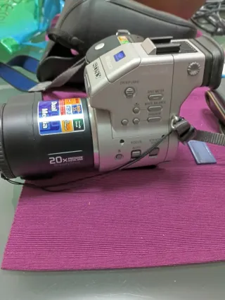 Cámara Sony Dual Media modelo MVC fd97Plata/Negra