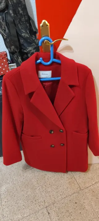 Abrigo Rojo Stradivarius
