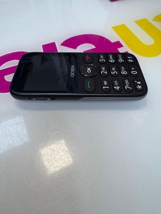 Móvil alcatel 2020 (sin uso)