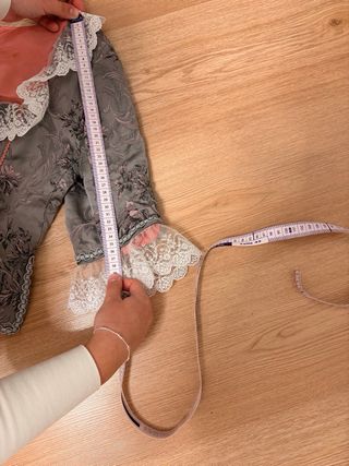 Traje de Fallera Gris y con detalles en Rosa
