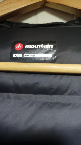 Abrigo de montaña negro