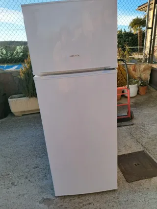 Frigorífico LECOOL blanco