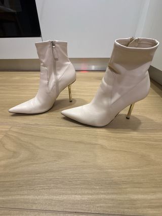 Botines blancos tacón dorado