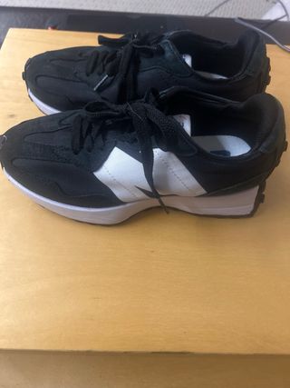 Zapatillas New Balance Niña Negras y Blancas