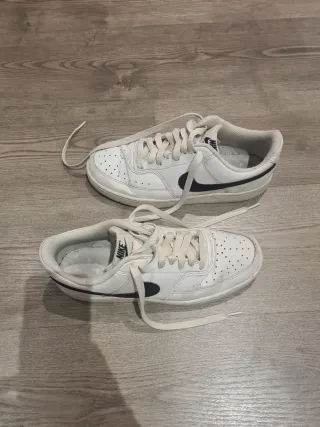 Zapatillas Nike Court Vision Blancas y Negras