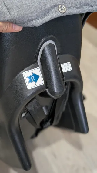 Sillita de coche para bebé gris