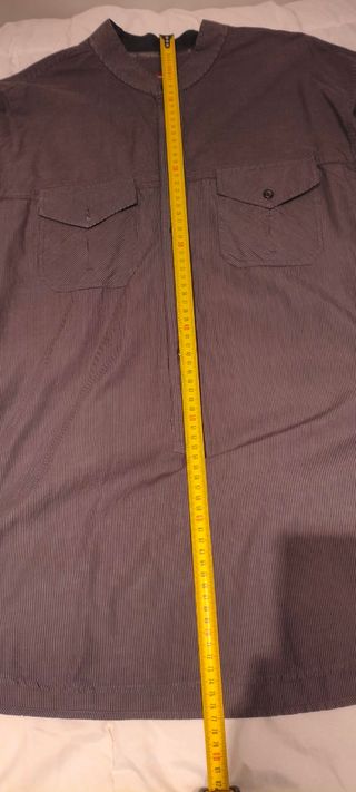 Camisa cuello Mao rayitas marrón y negro