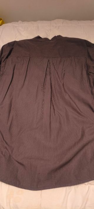 Camisa cuello Mao rayitas marrón y negro