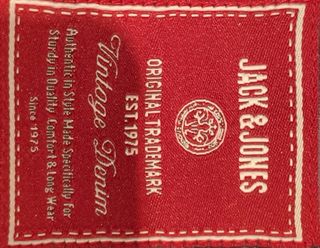 Camisa cuello Mao rayitas marrón y negro