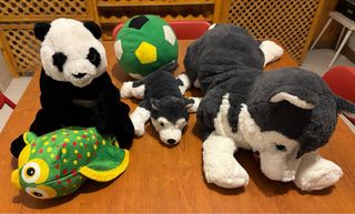 Lote 5 peluches: panda, perro, pez, balón