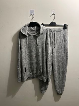 Conjunto Sudadera XL y Pantalón L Gris