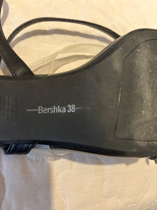 Sandalias tacón negro/transparente Bershka 38