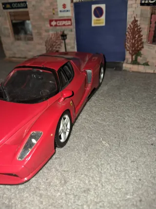 Coche a escala 1/18 Ferrari Enzo Rojo